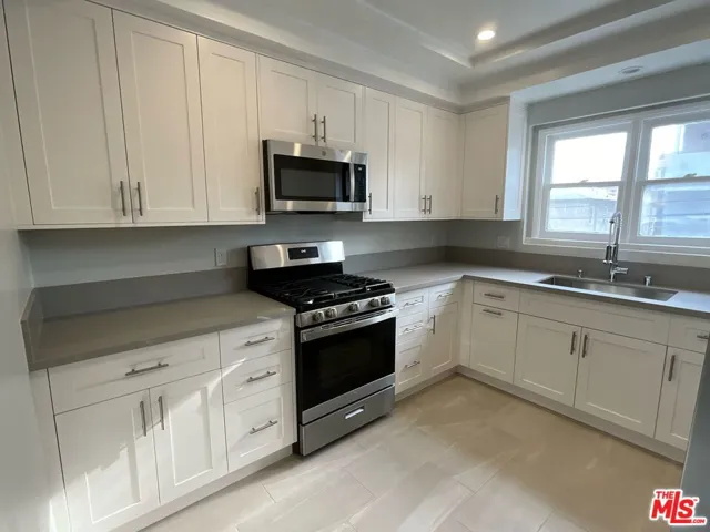 117 N Kings 119 3/4, Los Angeles, California 90048 — photo 5