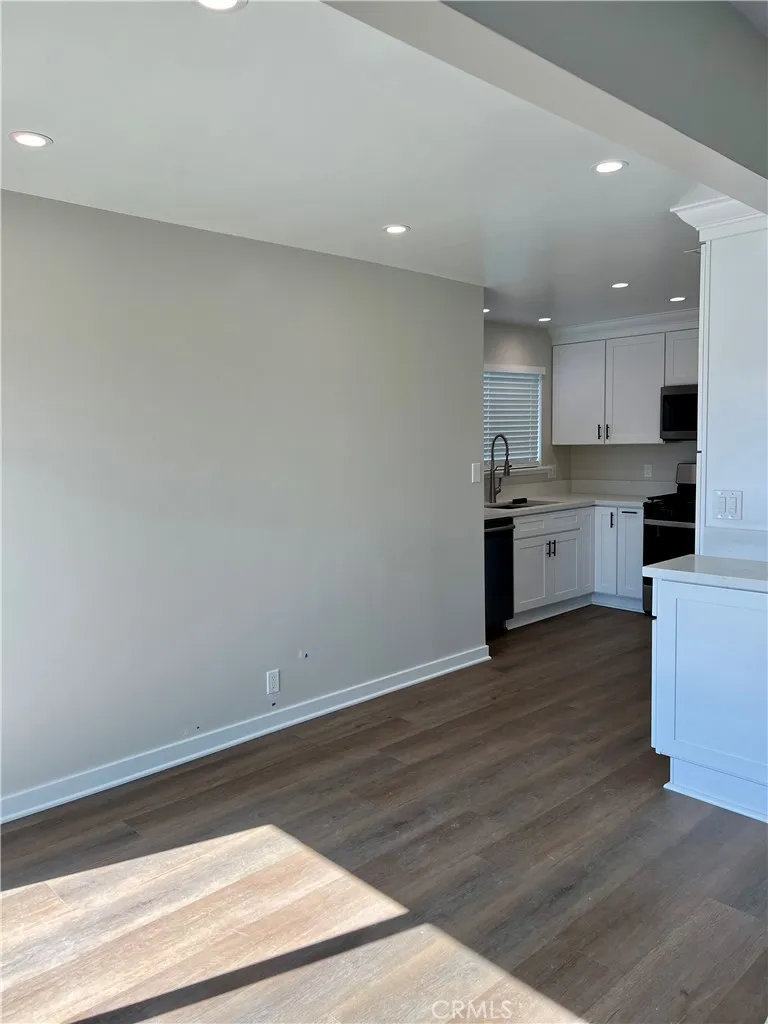 Eating area/ Kitchen Eating area/ Kitchen