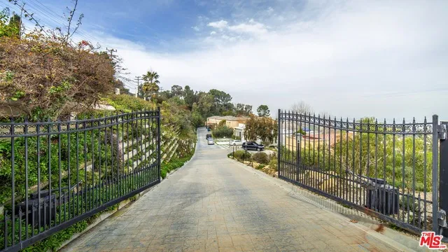 14465 Mulholland Drive, Los Angeles, California 90077 — photo 4