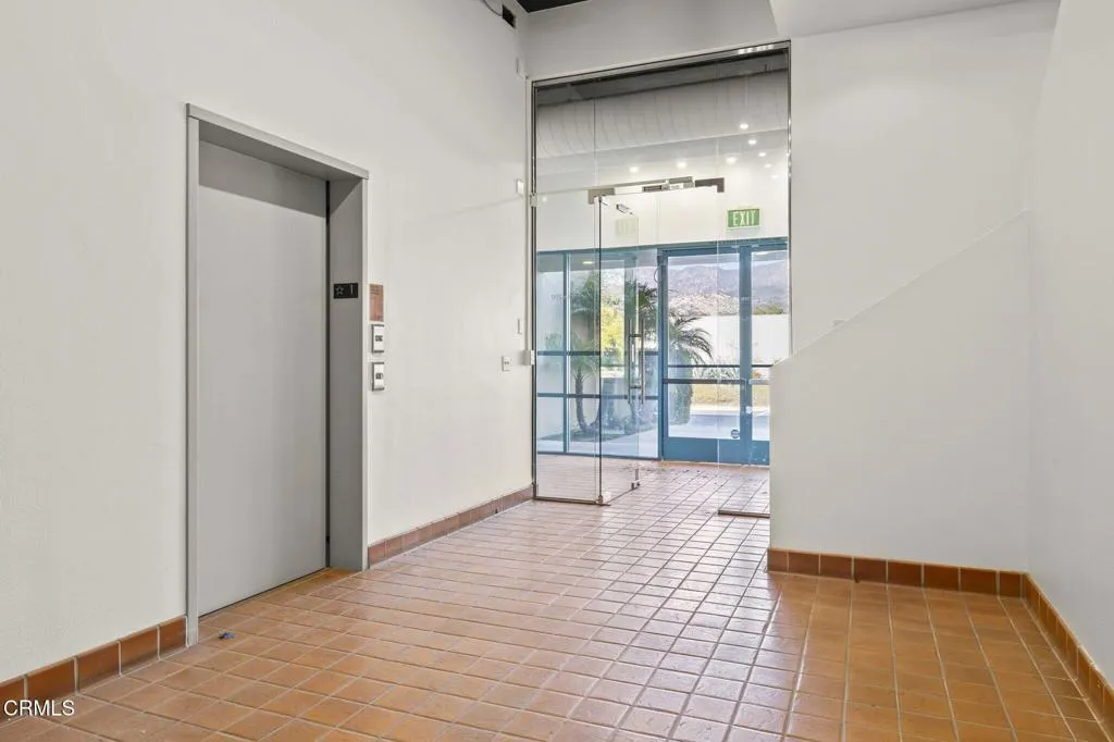 3-web-or-mls-UpmarketMedia-6398Cin-UP-6 3-web-or-mls-UpmarketMedia-6398Cin-UP-6