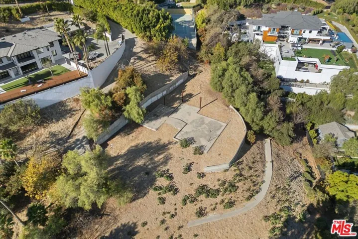 17229 Oak View Drive, Encino, California 91316 — photo 5