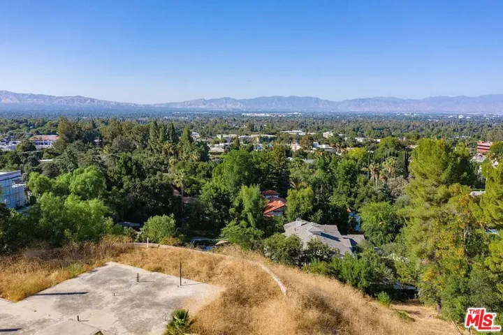 17229 Oak View Drive, Encino, California 91316 — photo 4