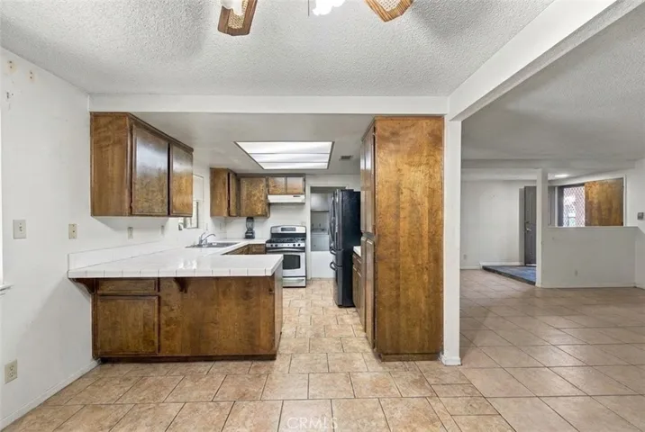 13785 Deauville, Victorville, California 92395 — photo 5