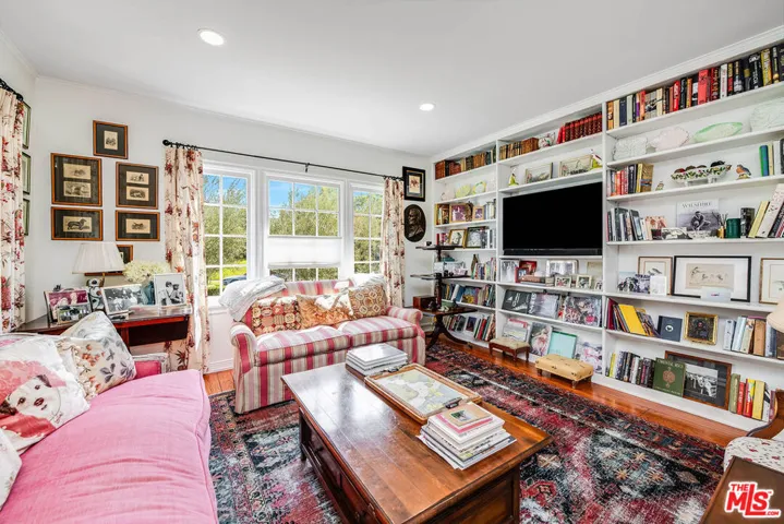 555 Wilcox Avenue, Los Angeles, California 90004 — photo 4
