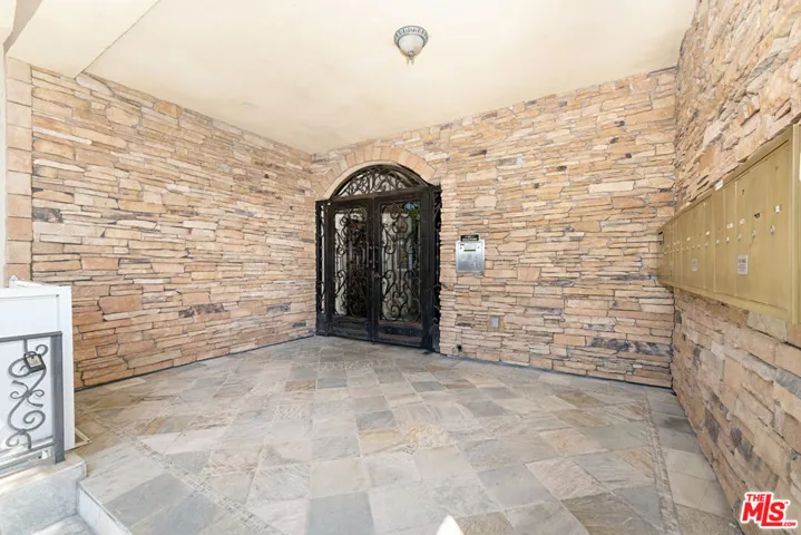 650 E Palm Avenue 302, Burbank, California 91501 — photo 5