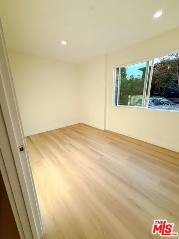 326 E Randolph Street A, Glendale, California 91207 — photo 5