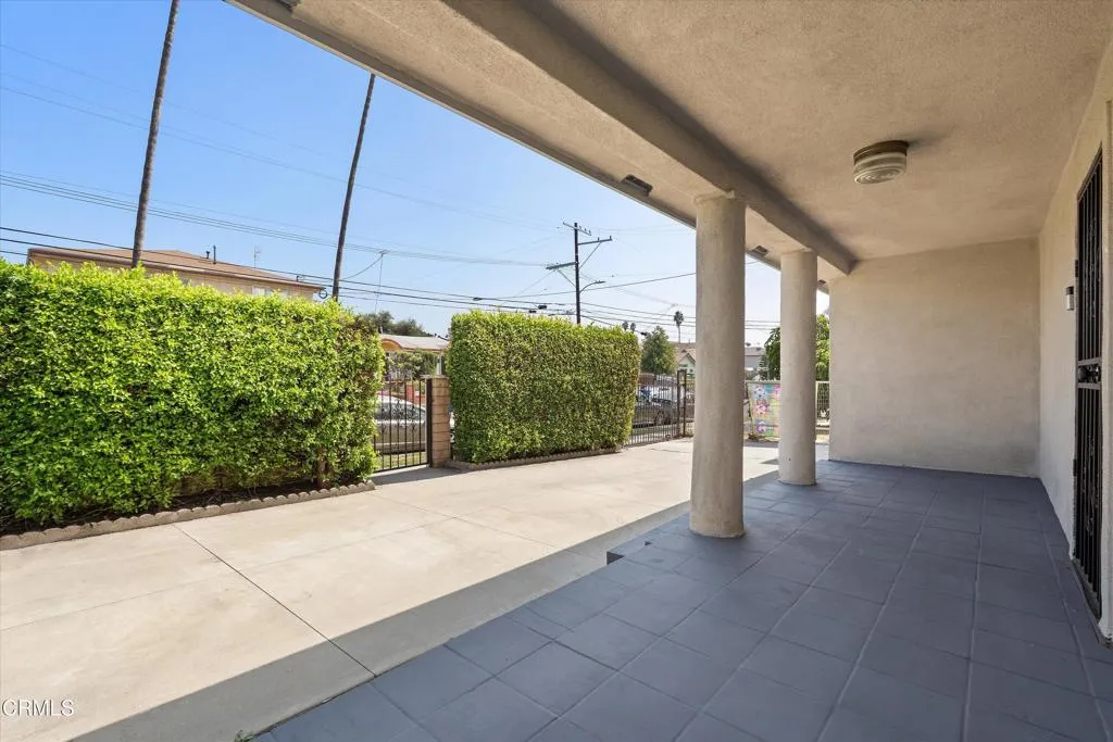 Front Porch/Parking Front Porch/Parking