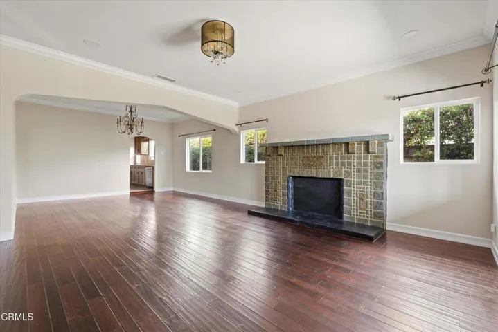 Living Room/Entry