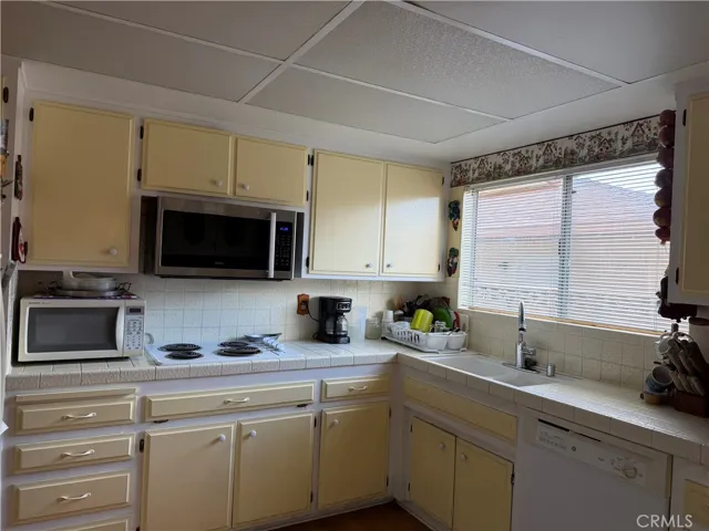 672 Central Avenue W, Hemet, California 92543 — photo 5