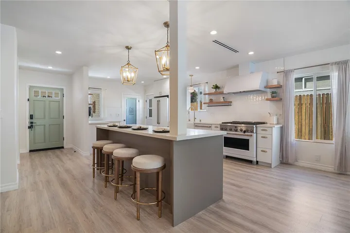 2826 N Keystone, Burbank, California 91504 — photo 4