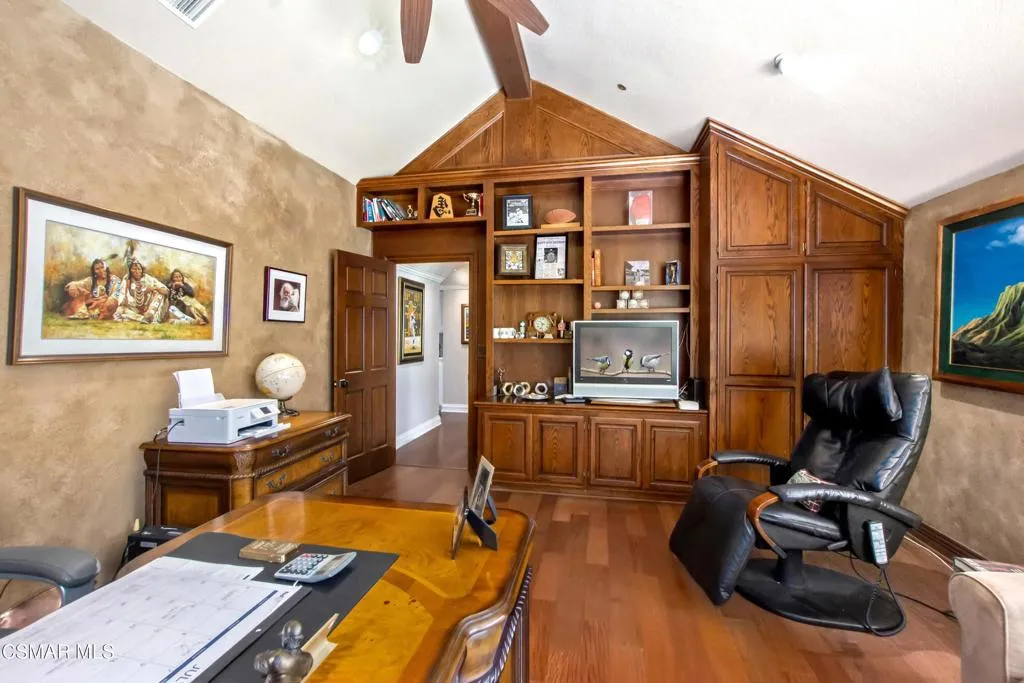 bedroom/office