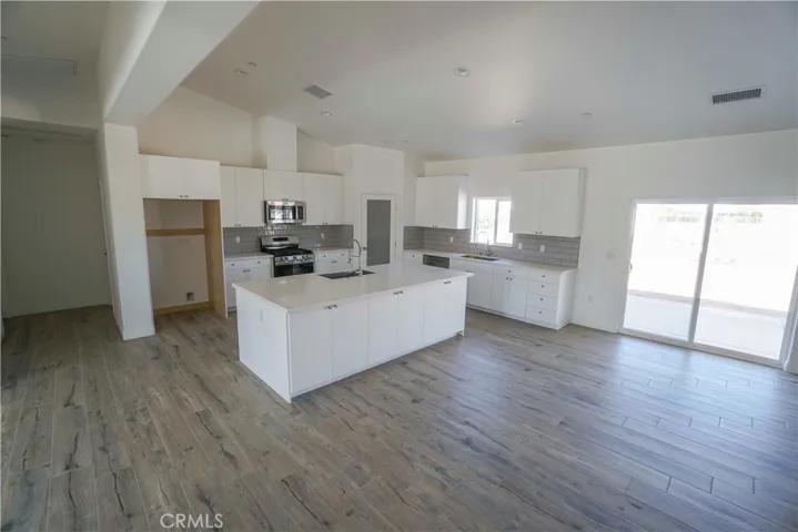 19590 Red Feather Road, Apple Valley, California 92307 — photo 5