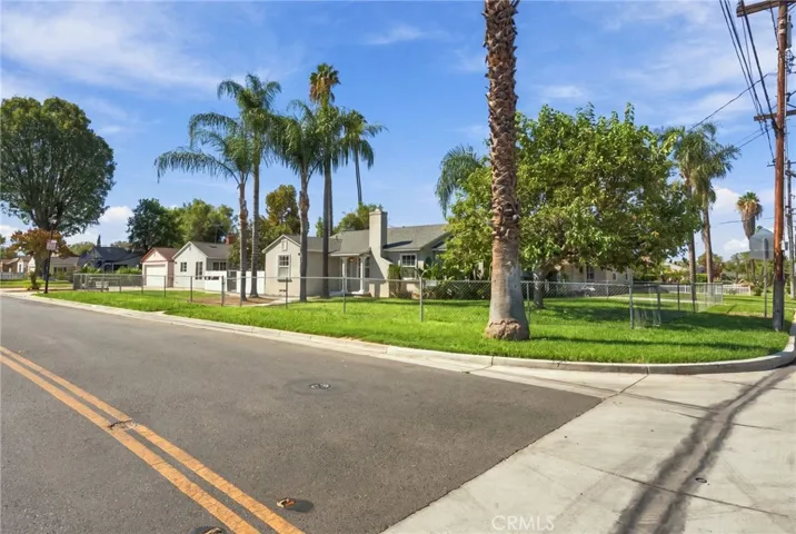 6815 Barcelona, Riverside, California 92504 — photo 4