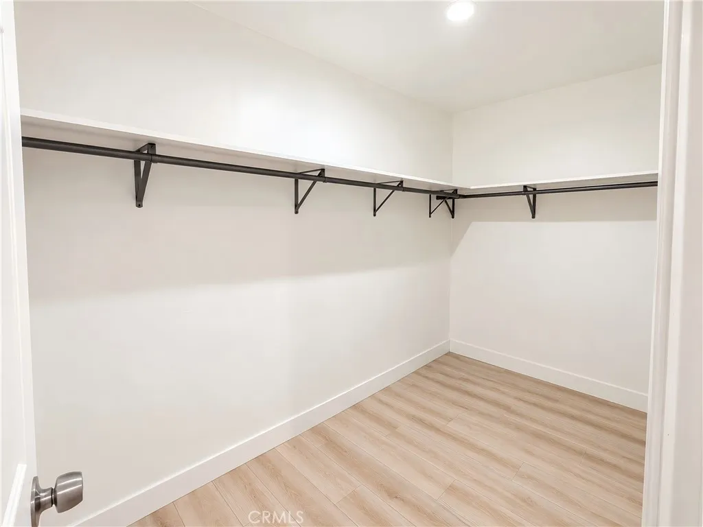 Walking Closet Walking Closet