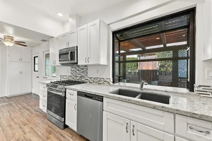 910 La Fiesta Lane, San Marcos, California 92078 — photo 5