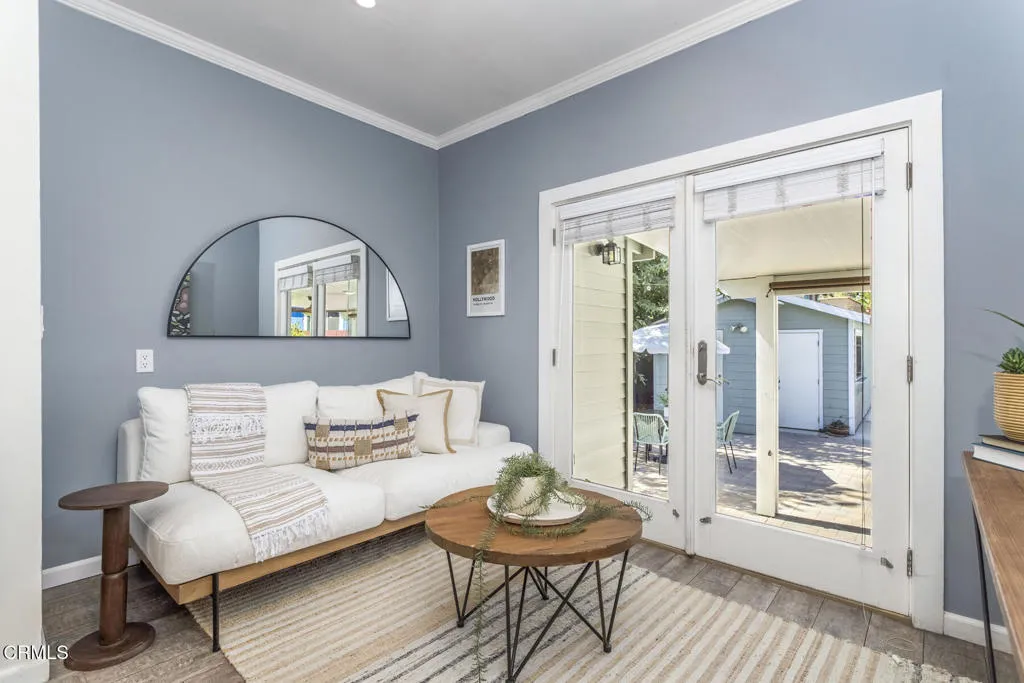 Access to yard, patio, pool and more
