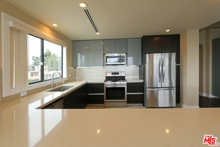 12234 Montana Avenue 402, Los Angeles, California 90049 — photo 4