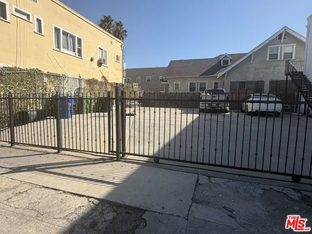 456 W 52nd Street, Los Angeles, California 90037 — photo 4