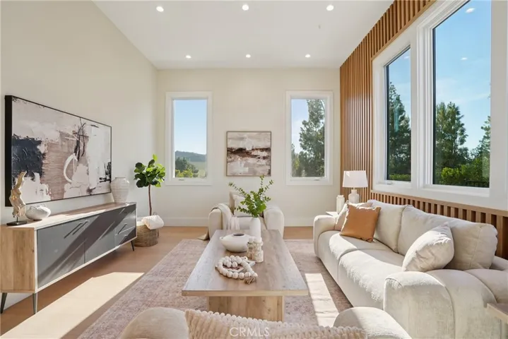 17354 Toquet Drive, Encino, California 91316 — photo 5