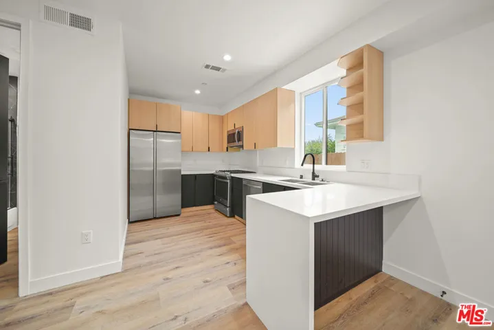 1520 Magnolia Avenue Unit C, Los Angeles, California 90006 — photo 5
