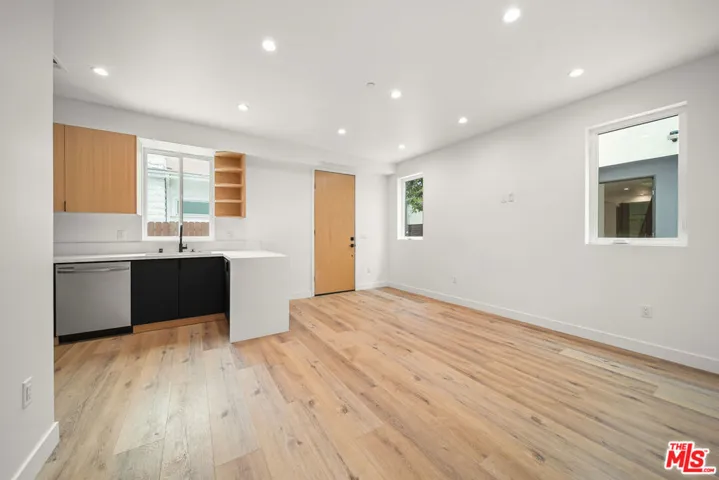 1520 Magnolia Avenue Unit C, Los Angeles, California 90006 — photo 4