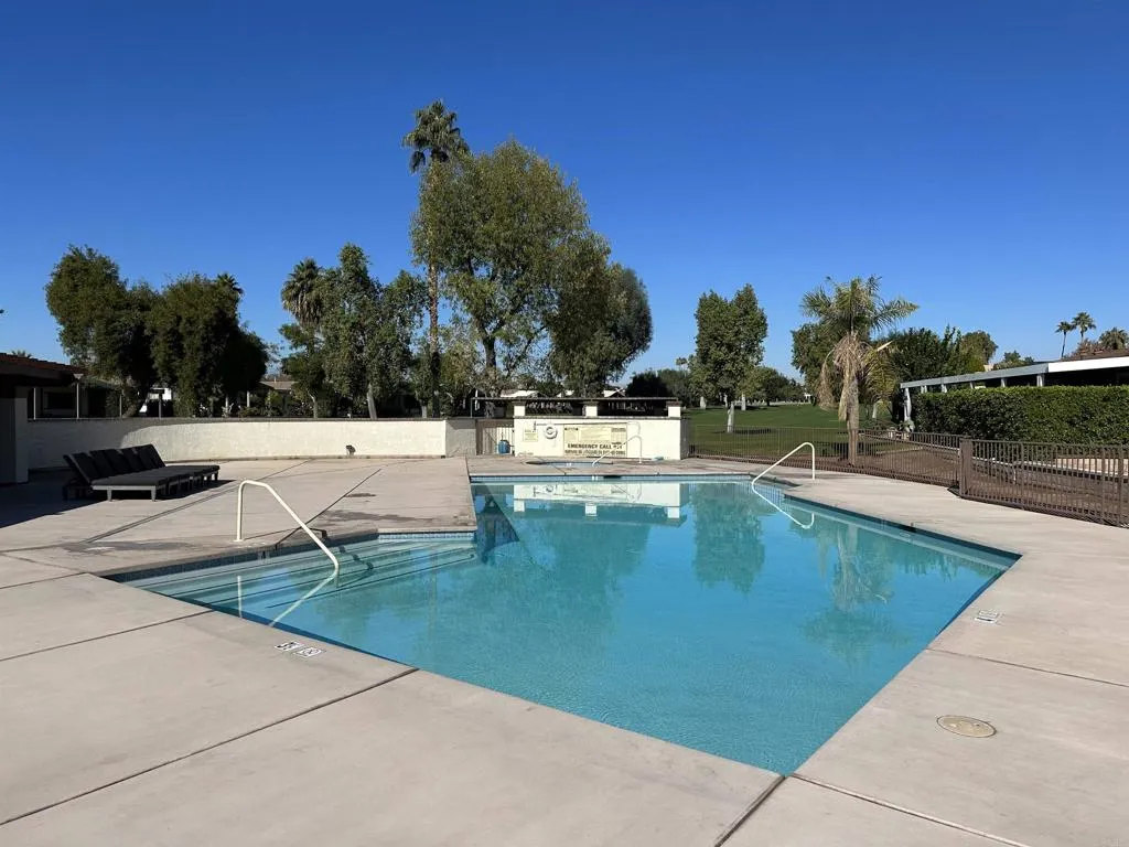 Community Pools & Jacuzzi Community Pools & Jacuzzi