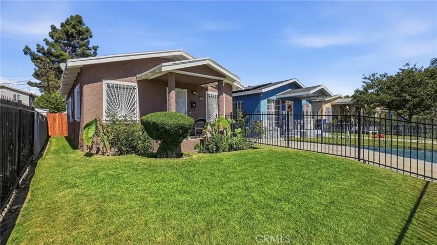 201 E 111th Place, Los Angeles, California 90061 — photo 4