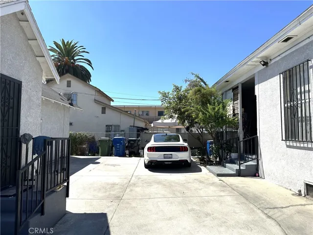 737 E 40th, Los Angeles, California 90011 — photo 5