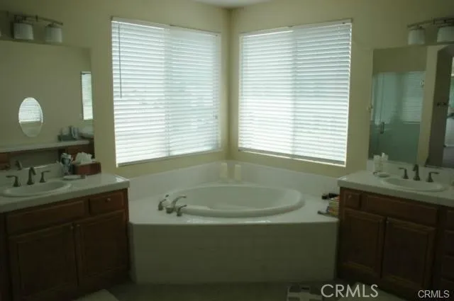 MASTER BATHROOM WITH BATHSTUB