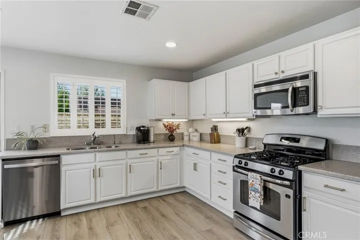 28215 Somerset Court, Castaic, California 91384 — photo 5