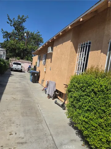 907 E 50th, Los Angeles, California 90011 — photo 4