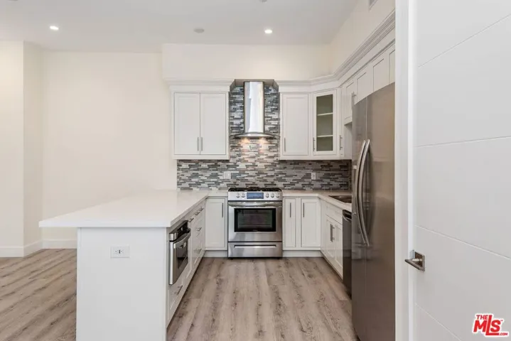 1237 S Holt Avenue 305, Los Angeles, California 90035 — photo 4