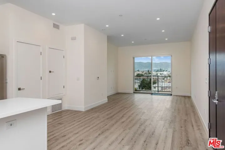 1237 S Holt Avenue 305, Los Angeles, California 90035 — photo 5