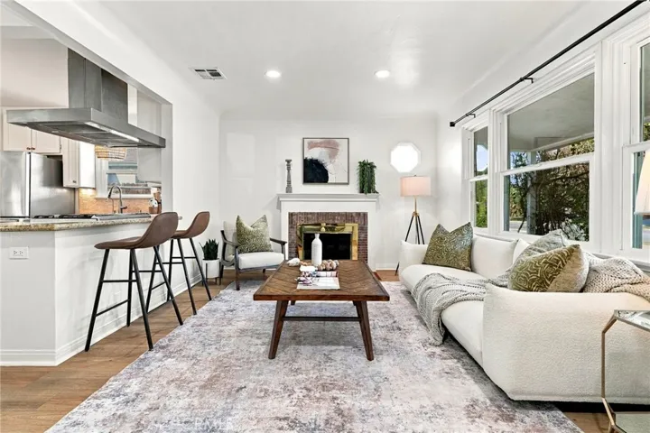 351 W Elm Avenue, Burbank, California 91506 — photo 5