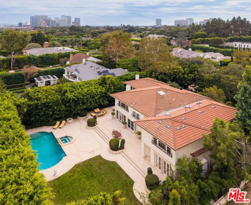 916 N Whittier Dr