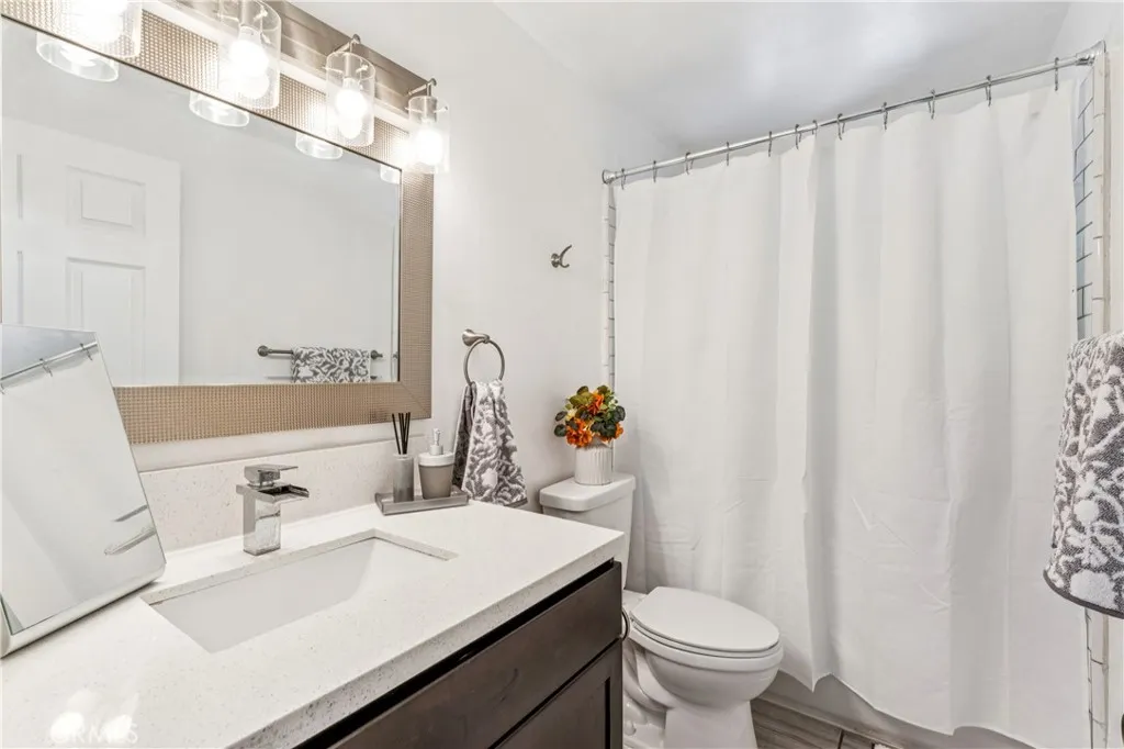 Upper Bathroom Upper Bathroom