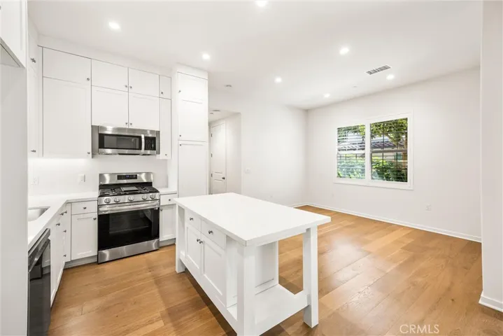 753 Spring Garden, Irvine, California 92618 — photo 4