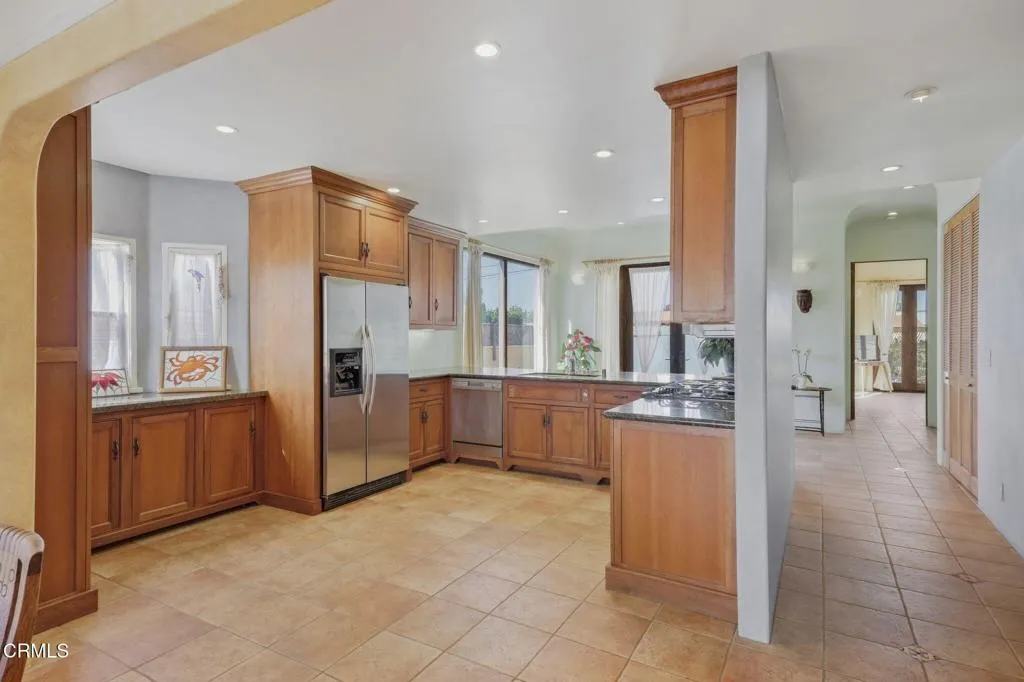 20-web-or-mls-111_S_Catalina_St_Ventura_