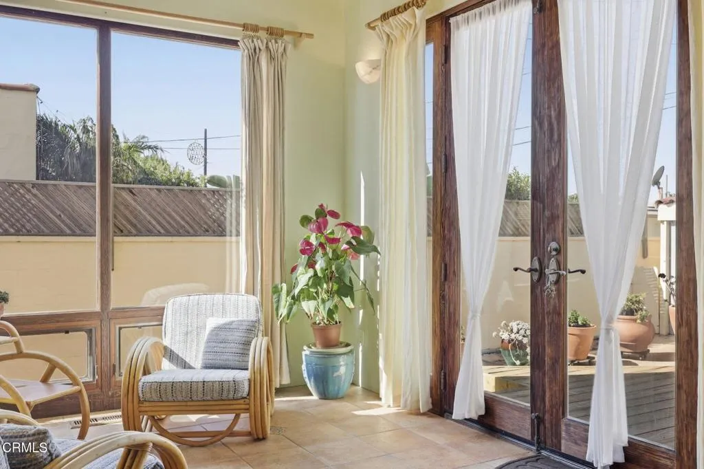 26-web-or-mls-111_S_Catalina_St_Ventura_