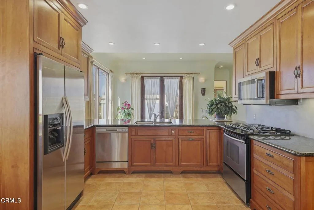 21-web-or-mls-111_S_Catalina_St_Ventura_