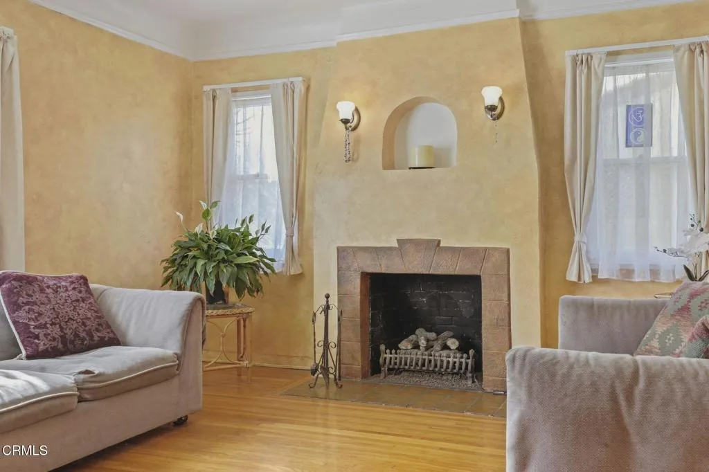 16-web-or-mls-111_S_Catalina_St_Ventura_