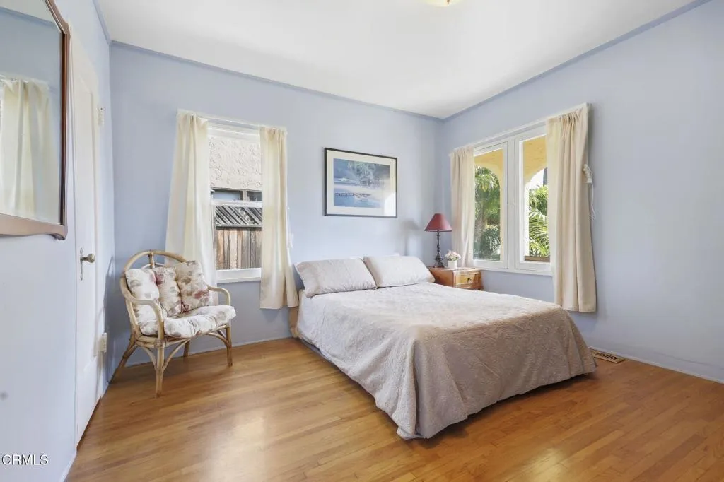 40-web-or-mls-111_S_Catalina_St_Ventura_
