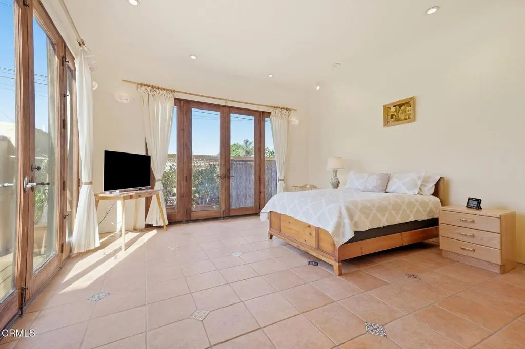 31-web-or-mls-111_S_Catalina_St_Ventura_