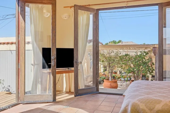 35-web-or-mls-111_S_Catalina_St_Ventura_
