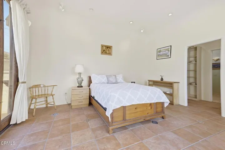 33-web-or-mls-111_S_Catalina_St_Ventura_