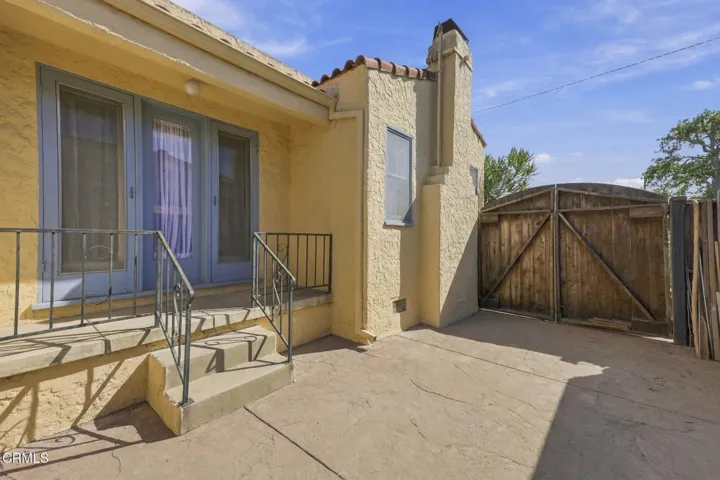 51-web-or-mls-111_S_Catalina_St_Ventura_