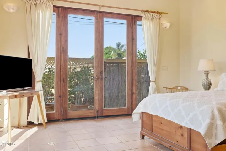 32-web-or-mls-111_S_Catalina_St_Ventura_
