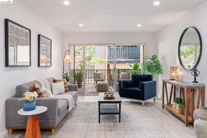 567 Oakland Avenue 211, Oakland, California 94611 — photo 4