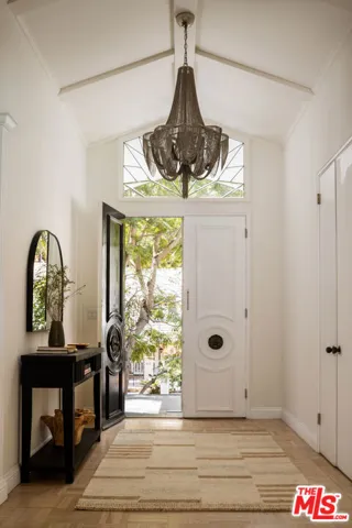 936 Chantilly Road, Los Angeles, California 90077 — photo 4