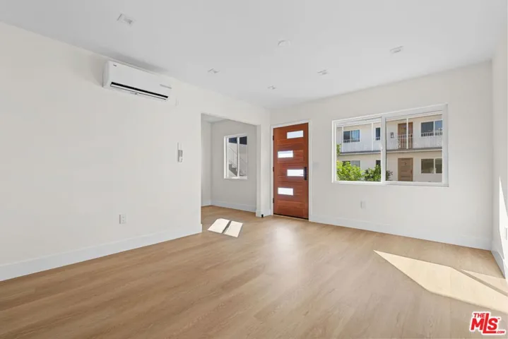420 S Sepulveda Boulevard 10, Los Angeles, California 90049 — photo 4